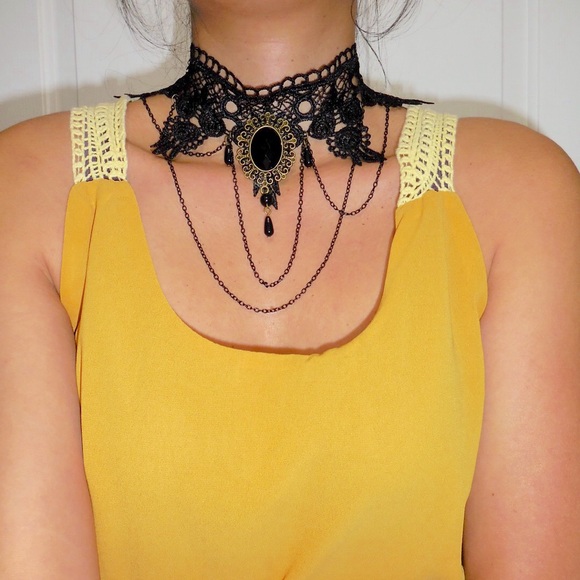 Choker Necklace - Picture 2 of 8